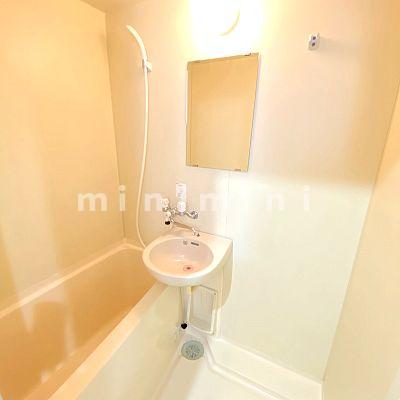 バス・シャワールーム　※写真は別号室のものですので現状優先とさせていただきます