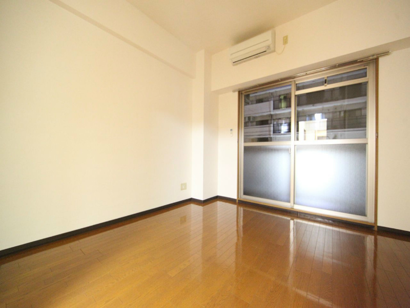 バルコニー　洋室8.2帖　バルコニー　エアコン完備