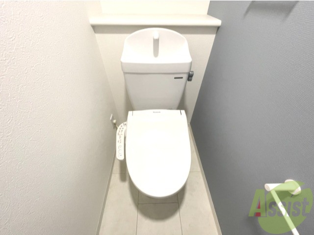 トイレ　嬉しいウォシュレット機能付きです。シャワートイレは便利ですね