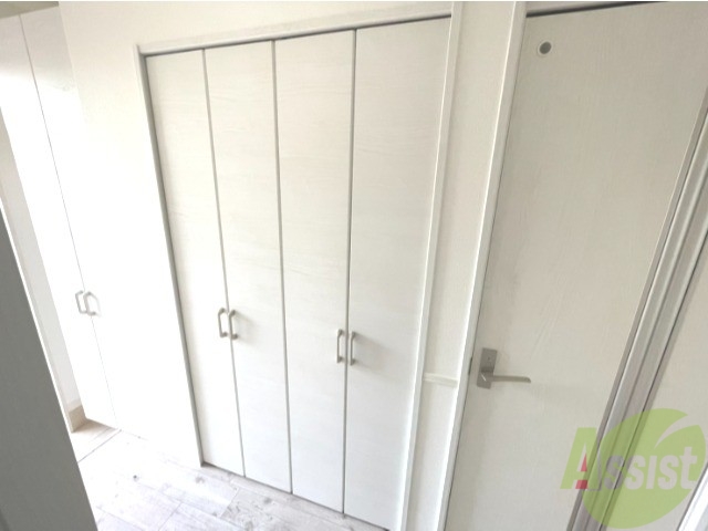 収納　収納はこちらのクローゼットをお使いください。