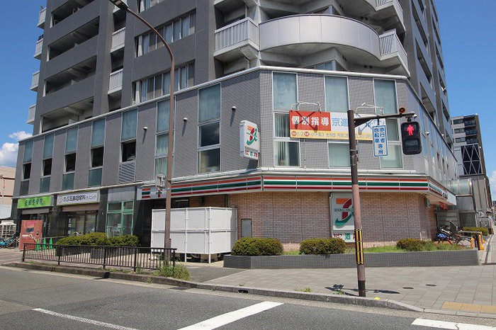 コンビニ　セブンイレブン五条千本店（コンビニ）まで350m