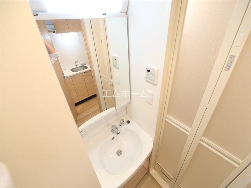 洗面設備　脱衣所　独立洗面台（シャンプードレッサー）