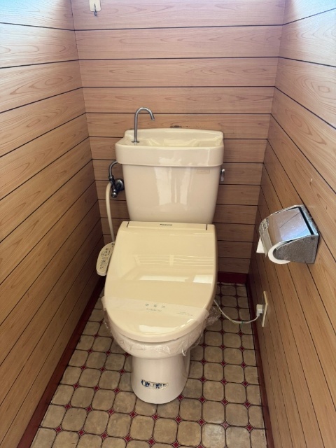 トイレ　入居中またはリフォーム中のため、同棟別室写真