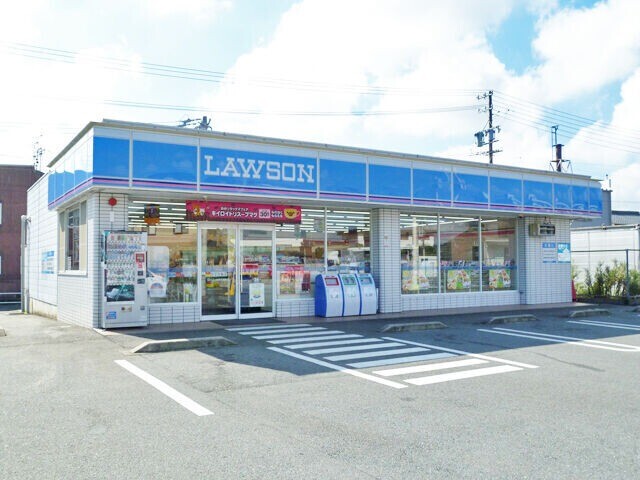 コンビニ　ローソン松阪石津町店（コンビニ）まで370m