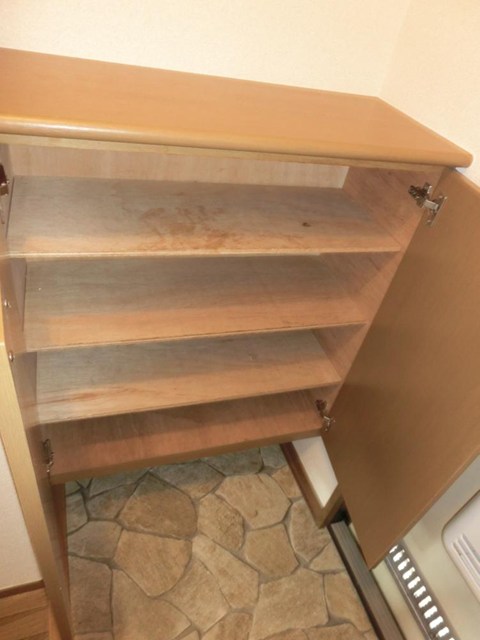 玄関　シューズボックスがあるので靴が散らからずいつでも玄関すっきり