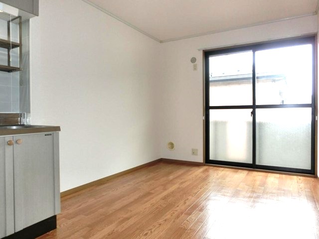 居室・リビング　南東向きダイニングキッチン7.5帖☆バルコニーに繋がるお部屋