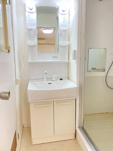 洗面設備　シャワー付洗面台