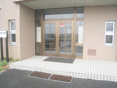 エントランス　エントランスはオートロック式