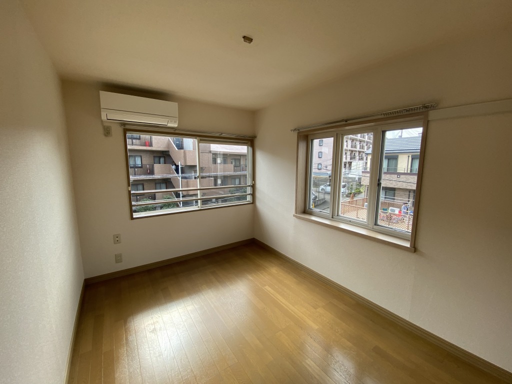 その他部屋・スペース　5.3帖洋室！2面採光♪