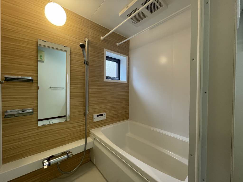 バス・シャワールーム　浴室乾燥機付きです。