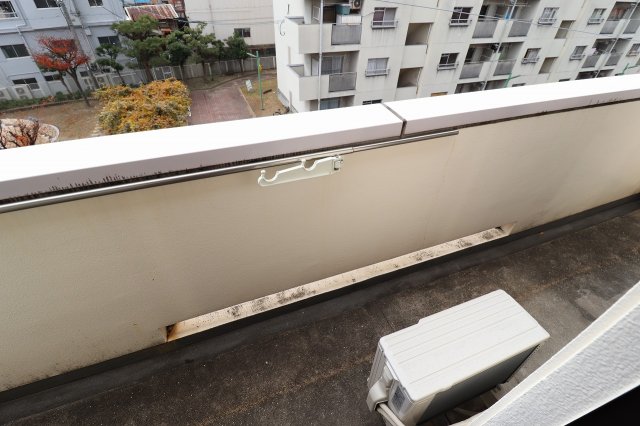 バルコニー　お洗濯にも便利なバルコニー付き