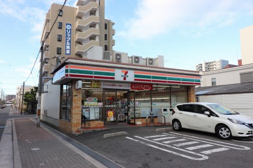 コンビニ　セブンイレブン 大阪放出西3丁目店（コンビニ）まで455m