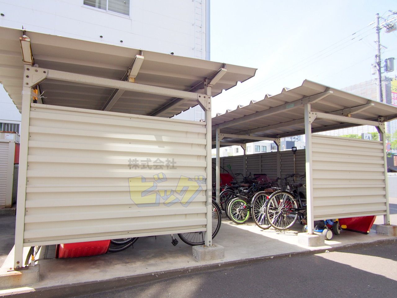 その他共有部分　屋根付き駐輪場完備しています♪