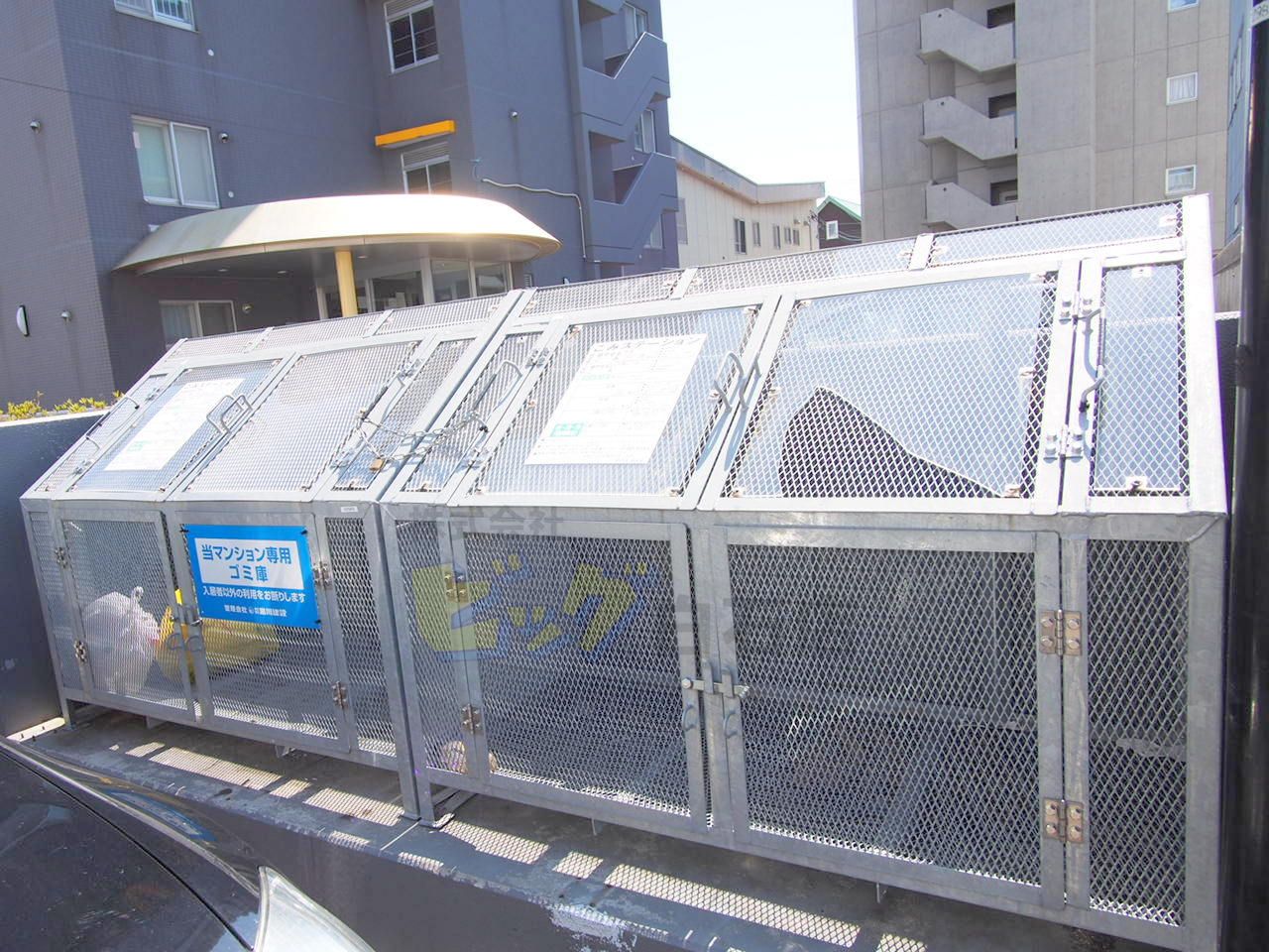 エントランス　敷地内に専用ごみステーション完備しています♪