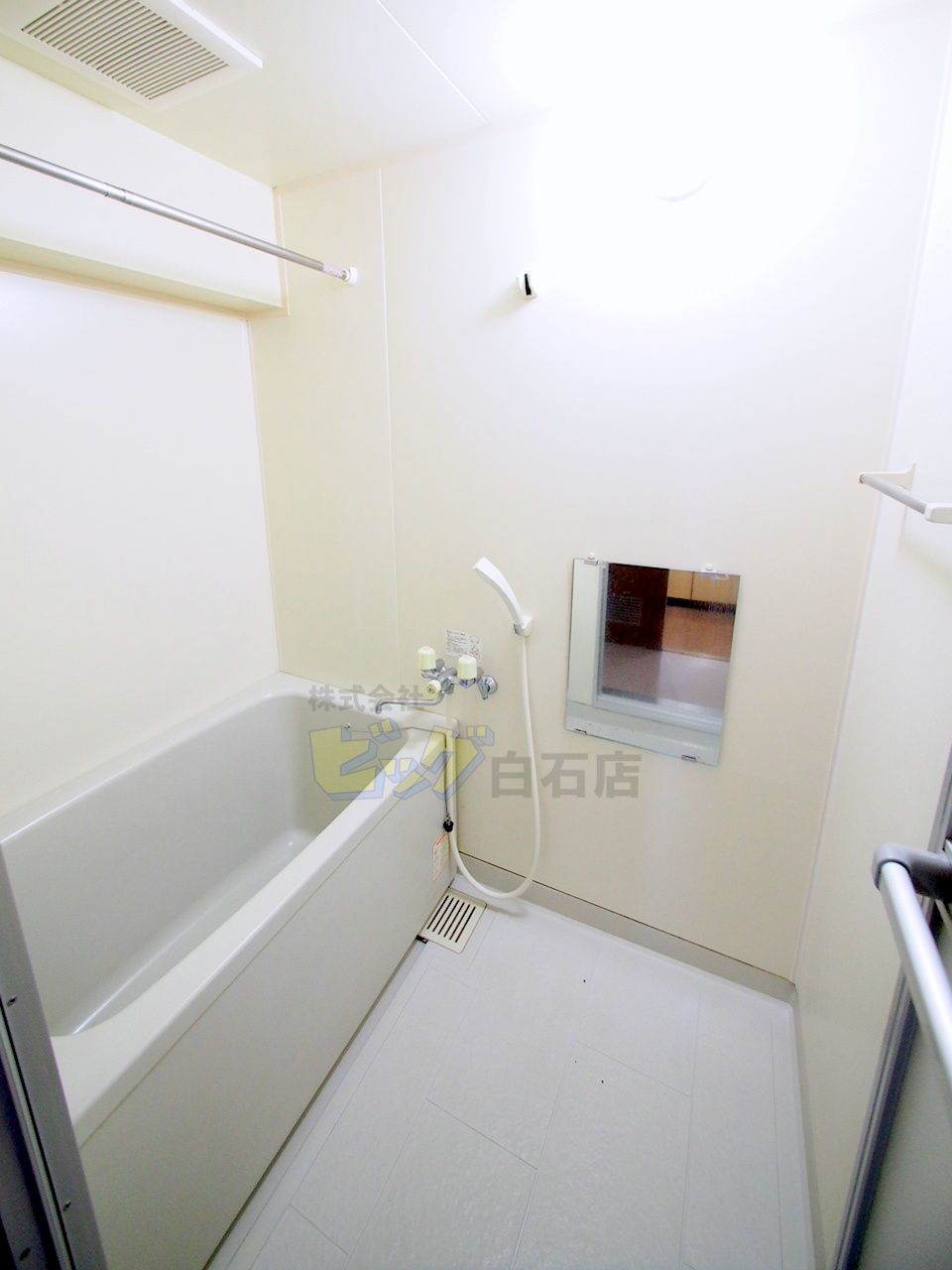 バス・シャワールーム　広々タイプのお風呂です♪