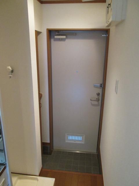 玄関　★日大学生お勧め物件！広いロフト付き！駅近くて通学も買い物…