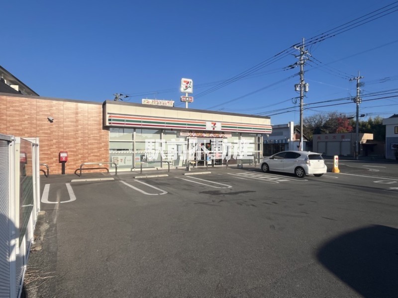 コンビニ　セブンイレブン荒尾山の手店（コンビニ）まで900m
