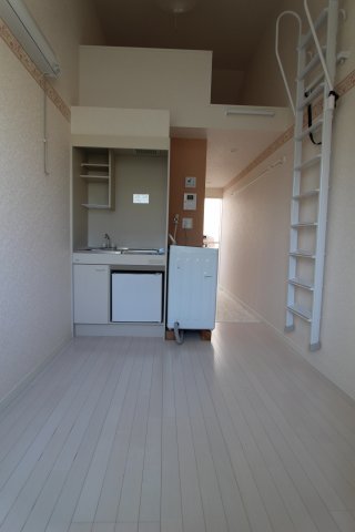 居室・リビング　同物件の別部屋参考写真