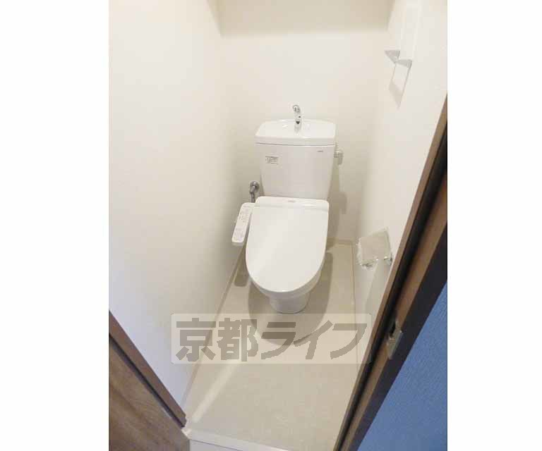 トイレ　ウォシュレットつき。