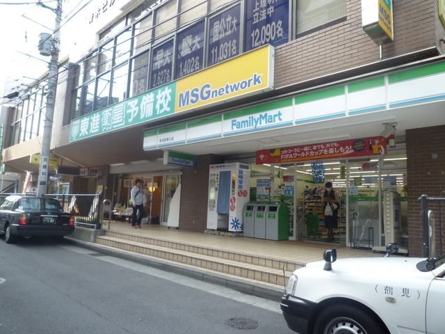 コンビニ　★★ファミリーマート（コンビニ）まで597m