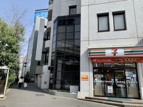 コンビニ　セブンイレブン 港区南青山7丁目店（コンビニ）まで307m
