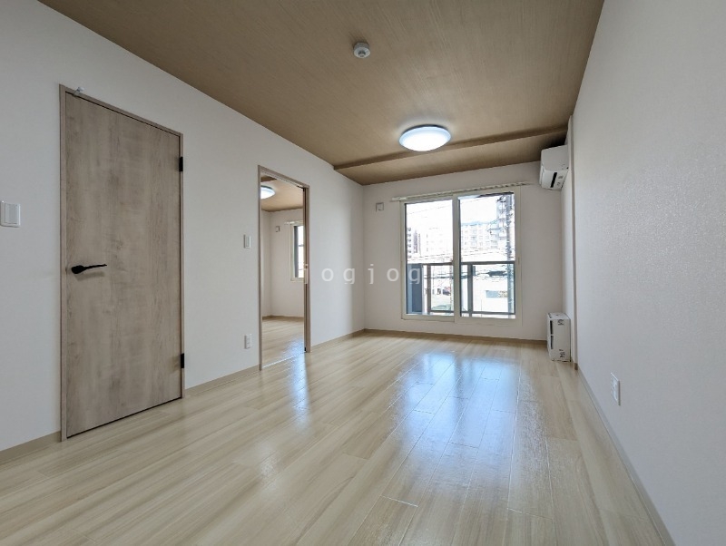 居室・リビング　同号室タイプ写真