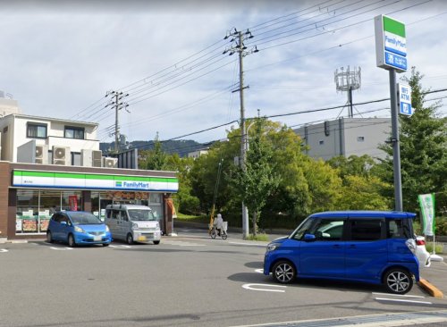 コンビニ　ファミリーマート 灘大内店（コンビニ）まで777m