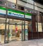 コンビニ　ファミリーマート 汐留イタリア街店（コンビニ）まで131m