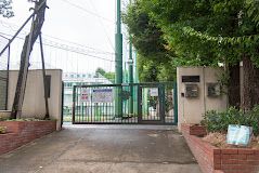 中学校　松濤中学校（中学校）まで520m