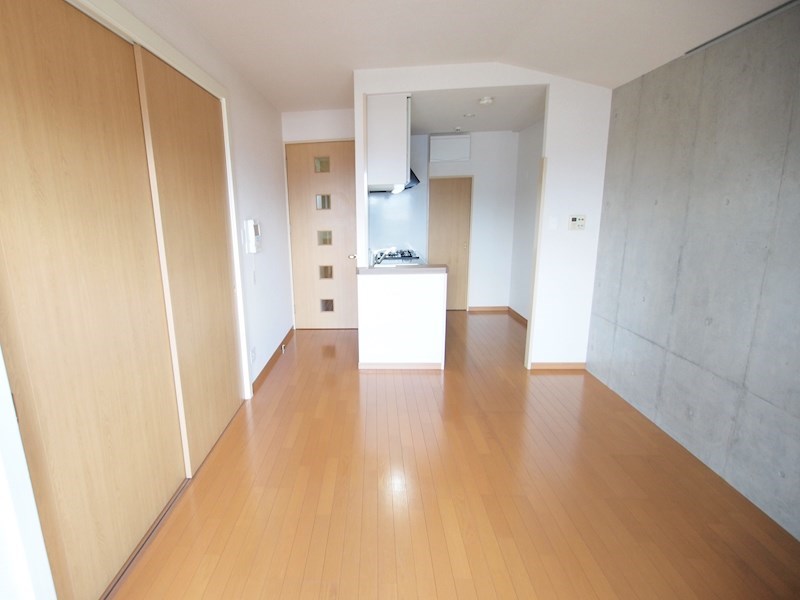 居室・リビング　窓から明るい光が差し込みます