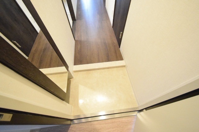 玄関　姿見付きの玄関