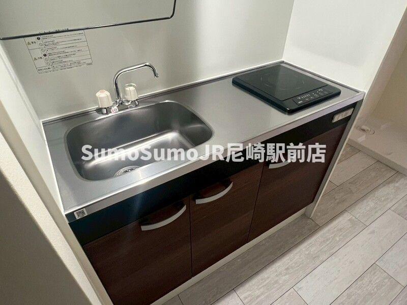 キッチン　コンパクトなキッチンで掃除もラクラク