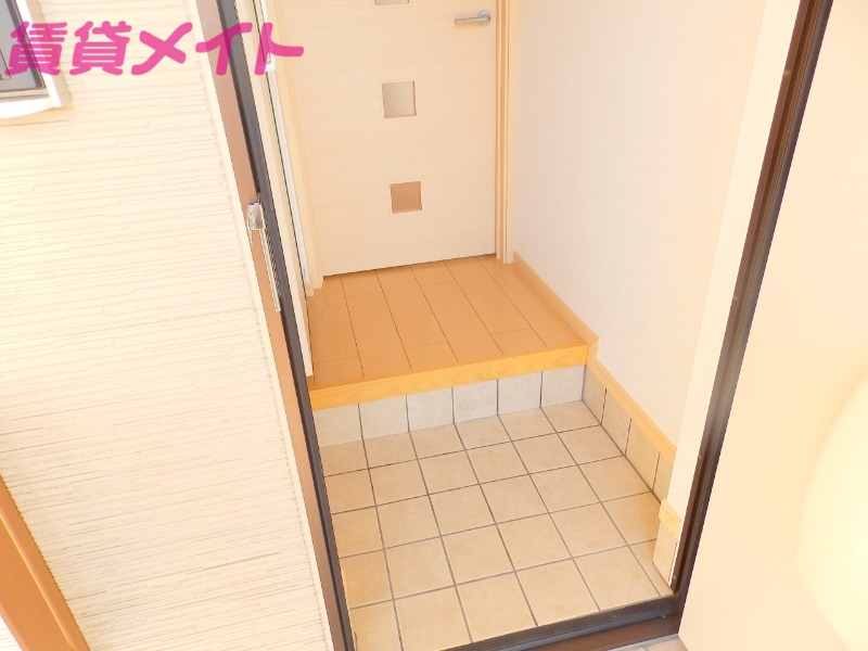 玄関　同型反転参考写真です。