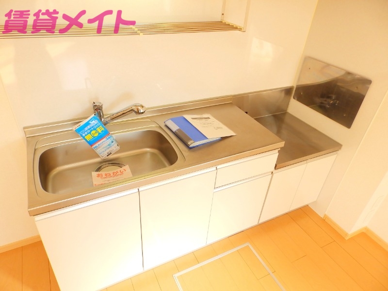 キッチン　同型反転参考写真です。