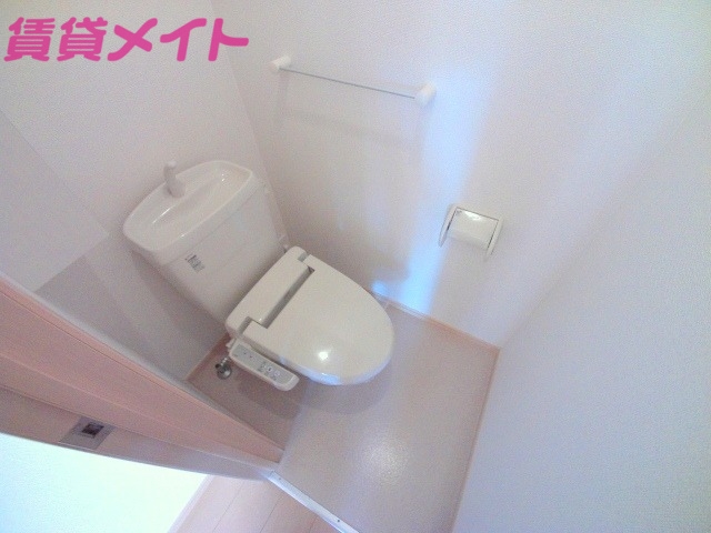 トイレ　同型反転参考写真です。