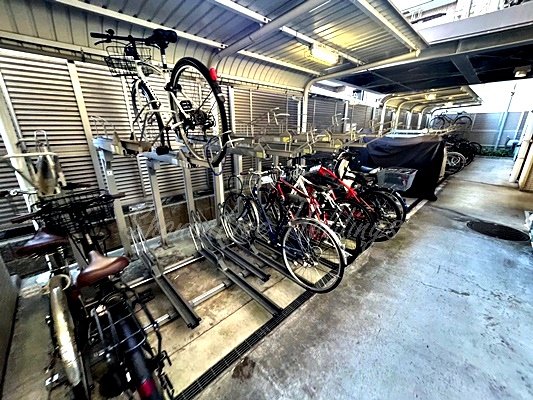 その他共有部分　屋根付き駐輪スペース付き♪