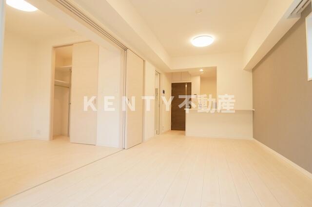 居室・リビング　こちらのリビングで趣味の時間をお楽しみください