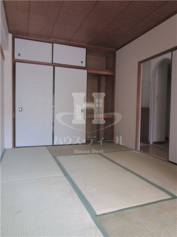 居室・リビング　別号室参考写真です