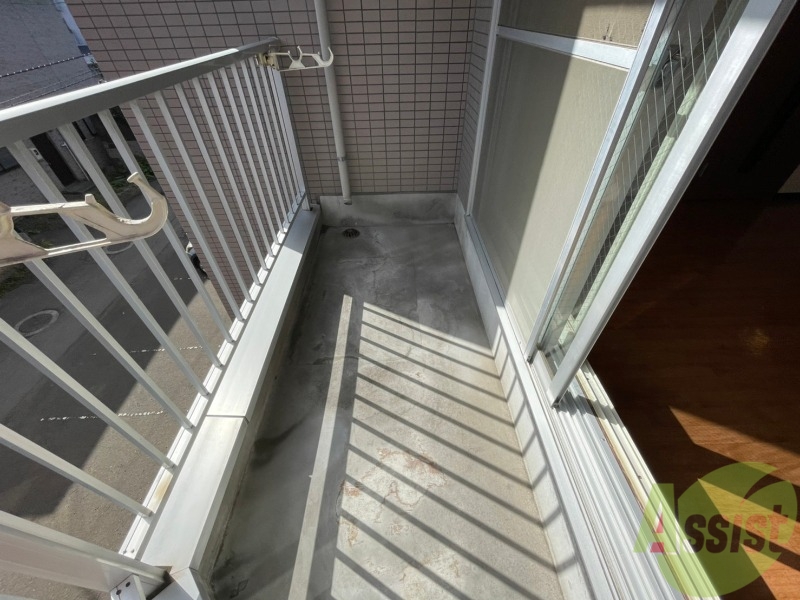 バルコニー　こちらはバルコニー。洗濯物が干せるようになっています。