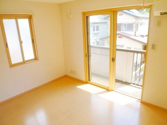 居室・リビング　★明るい洋室・２面採光★