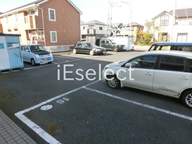 駐車場　敷地内駐車場あります（空き要確認）