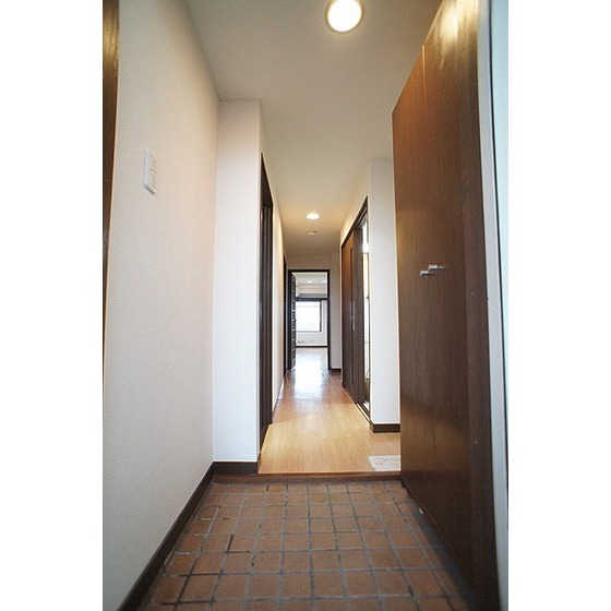 玄関　便利な縦型シューズＢＯＸ