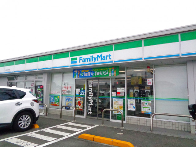コンビニ　ファミリーマート川之江妻鳥店（コンビニ）まで650m