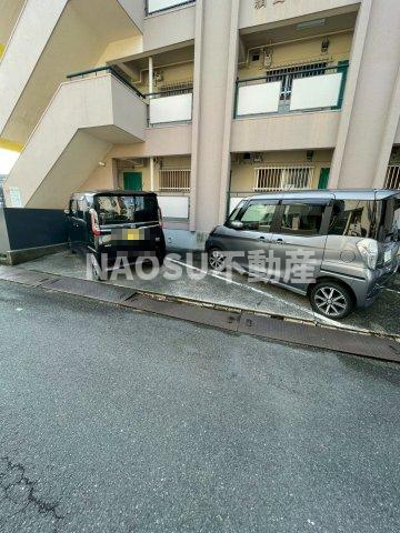 駐車場　駐車場に車を止められます