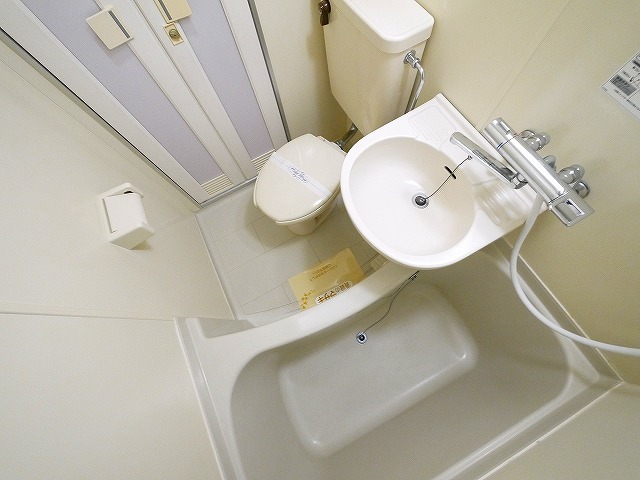 バス・シャワールーム　落ち着いた空間のお風呂です