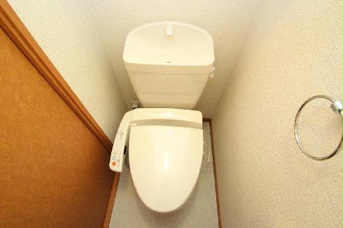 トイレ　寒い日もあったか～、温水洗浄便座付き！