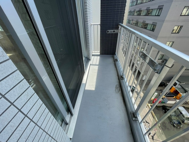 バルコニー　窓を開けると風通しも良く、気分も上がりそう！