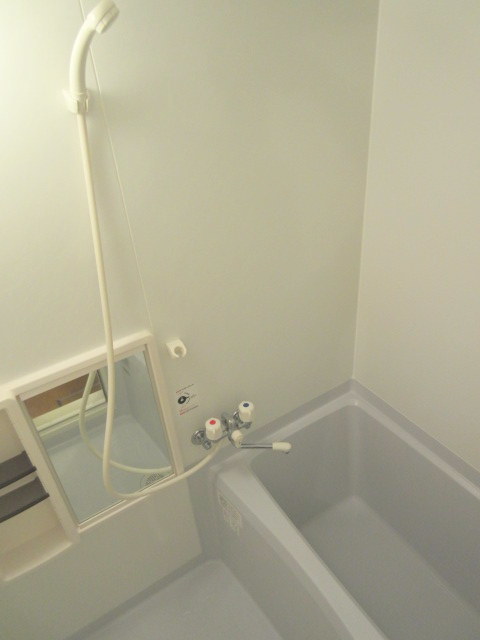 バス・シャワールーム　清潔感のあるバスルームで一日の疲れを癒しましょう