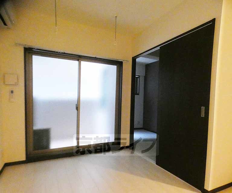 居室・リビング　白を基調としたお部屋です