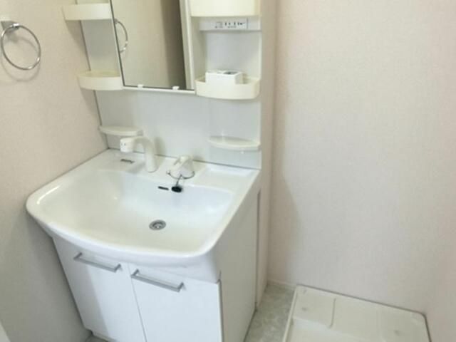 洗面設備　写真は別の部屋のものです。